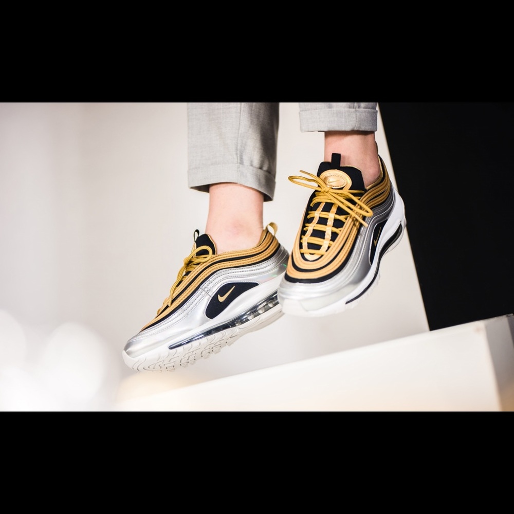 NIKE Women Air Max 97 - Metallic Gold/Silver 📀NWT - Picture 3 of 6